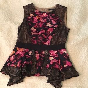 BCBG Maxazria size xs floral print top E014